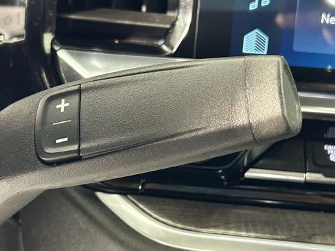 Used 2024 Chevrolet Silverado 2500 LTZ w/ LTZ Convenience Package image 31