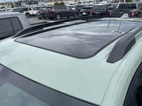 Used 2025 Chevrolet Equinox ACTIV w/ Safety and Technology Package image 7