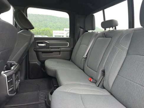 Used 2022 RAM 2500 Big Horn w/ Level C Equiment Group AWD/4WD image 23