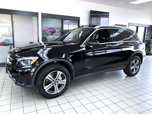 Used 2018 Mercedes-Benz GLC 300 4MATIC image 2