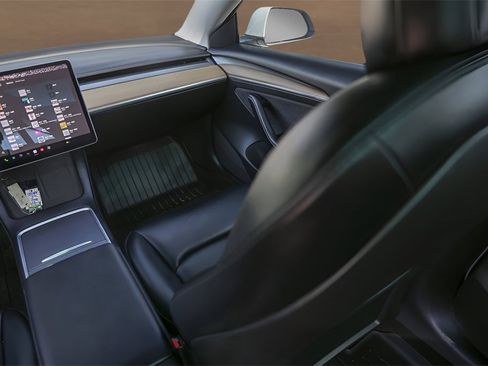 Used 2021 Tesla Model 3 Performance image 25