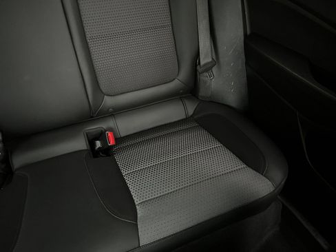 Used 2025 Chevrolet Trax LT image 37