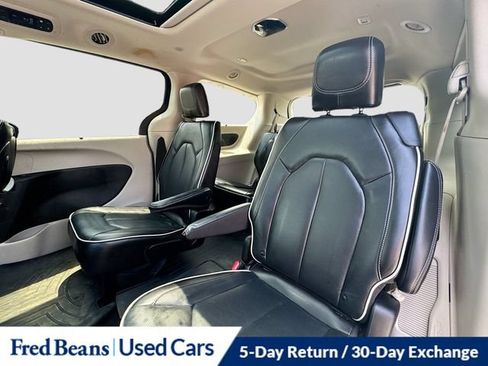 Used 2022 Chrysler Pacifica Limited w/ Uconnect Theater Family Group AWD/4WD image 33