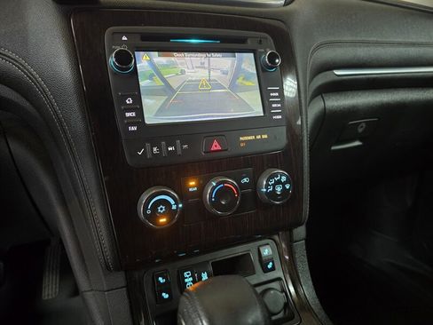 Used 2015 Chevrolet Traverse LT w/ Style and Technology Package FWD image 25