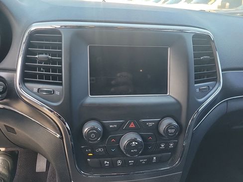 Used 2018 Jeep Grand Cherokee Limited image 47