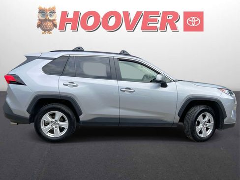 Used 2019 Toyota RAV4 XLE w/ Convenience Package FWD image 2
