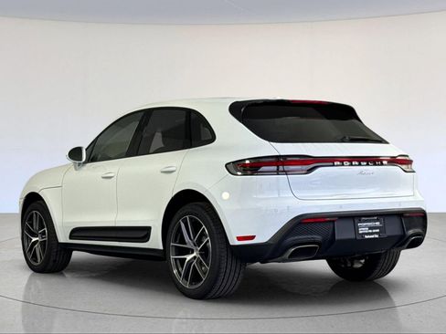 Certified 2025 Porsche Macan image 3
