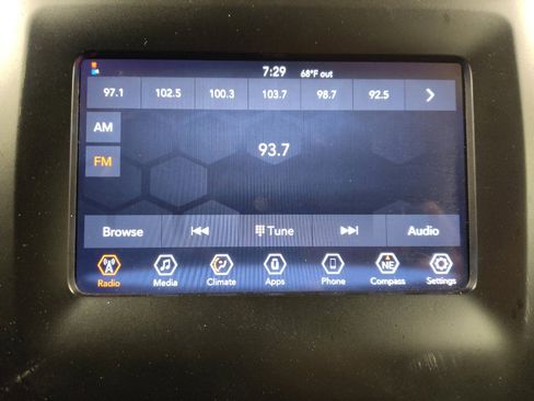 Used 2020 Jeep Cherokee Latitude FWD image 25