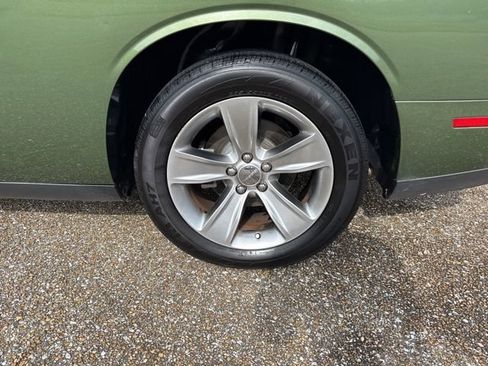 Used 2018 Dodge Challenger SXT RWD image 9
