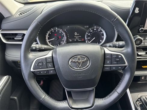 Used 2024 Toyota Highlander XLE image 13