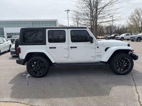 Used 2022 Jeep Wrangler Unlimited Sahara w/ Cold Weather Group AWD/4WD image 8