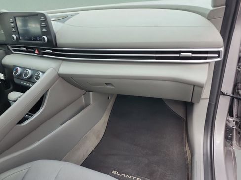 Certified 2024 Hyundai Elantra SE image 20