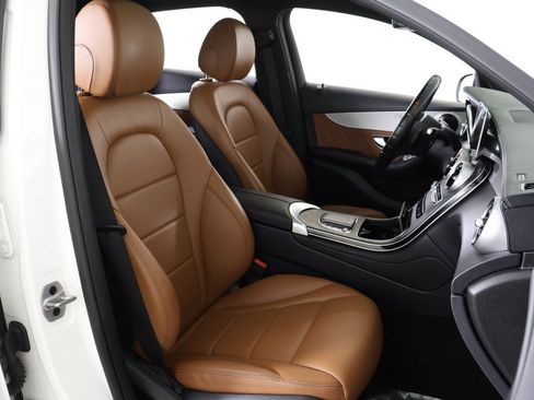 Used 2023 Mercedes-Benz GLC 300 4MATIC Coupe image 33