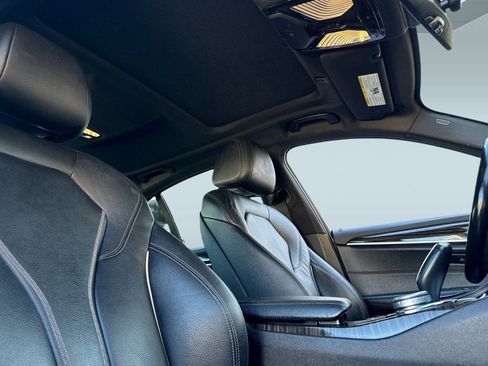 Used 2018 BMW 530e w/ Premium Package 2 image 30