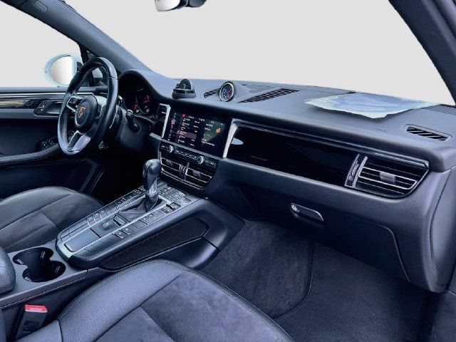Certified 2020 Porsche Macan AWD/4WD image 32