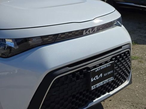Certified 2023 Kia Soul LX w/ LX Technology Package FWD image 5