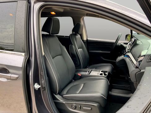 Used 2025 Honda Odyssey Touring image 9