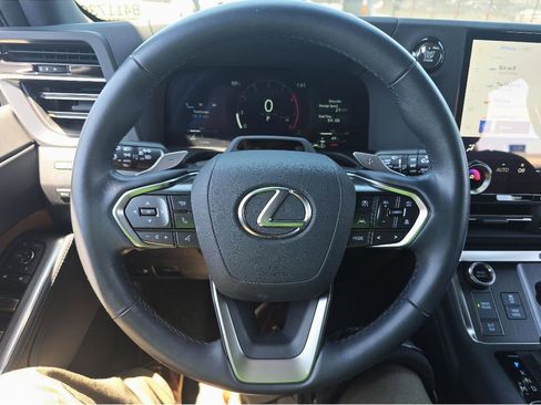 Used 2024 Lexus GX 550 w/ Accessory Package (Z1) AWD/4WD image 11