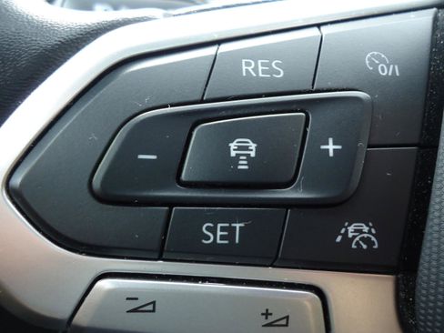 Used 2024 Volkswagen Atlas Cross Sport SE w/ Panoramic Sunroof Package AWD/4WD image 21