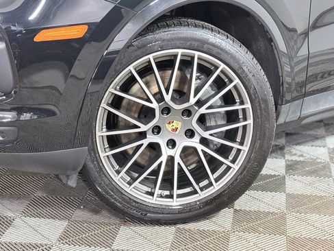 Used 2023 Porsche Cayenne S Platinum w/ Premium Package Plus image 2