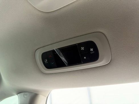 Used 2023 Chrysler Voyager LX image 28