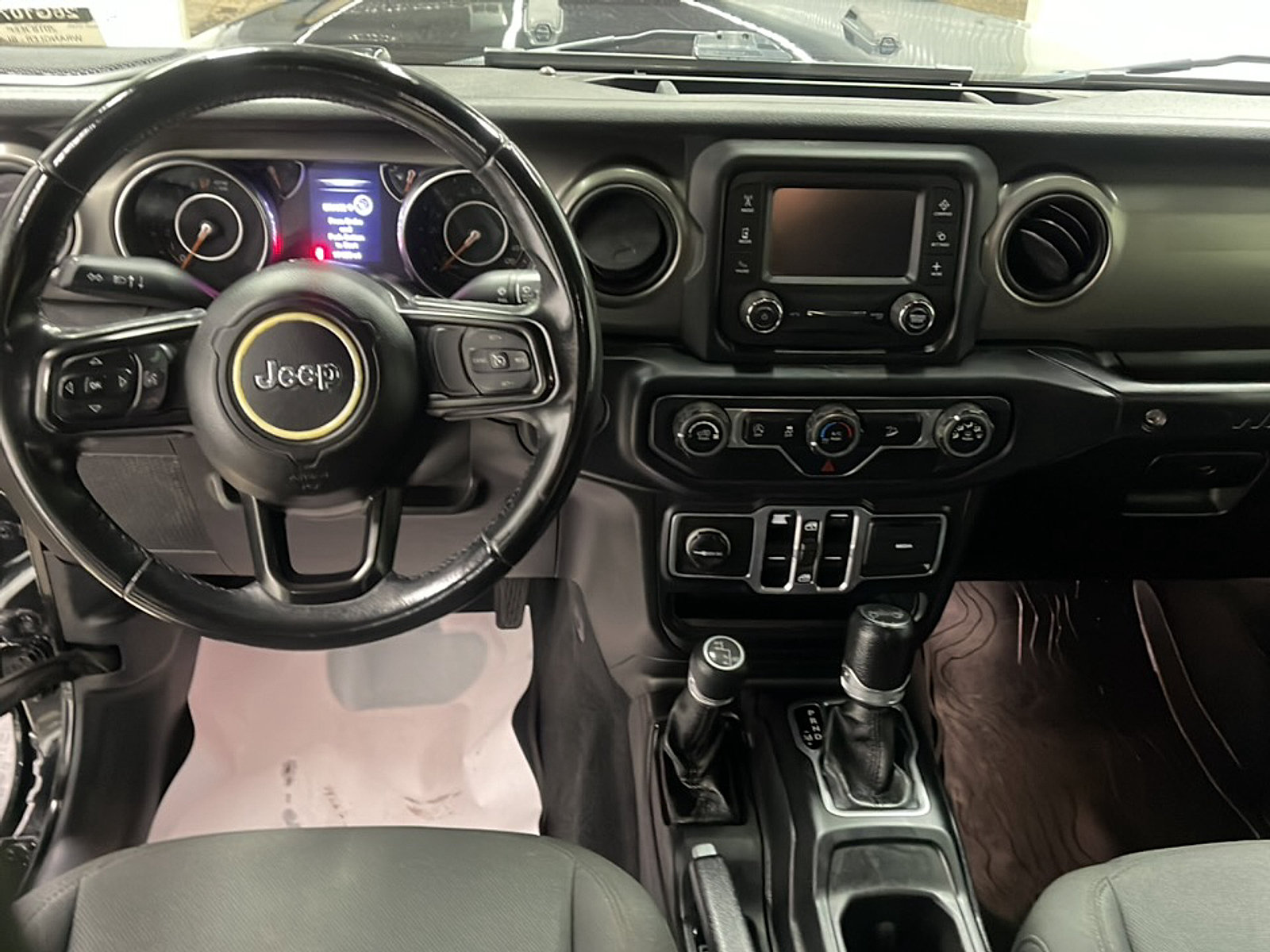 Used 2018 Jeep Wrangler Unlimited Sport S AWD/4WD image 3