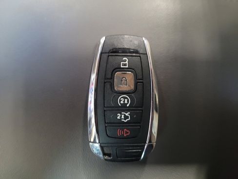 Used 2019 Lincoln Nautilus Reserve FWD image 32