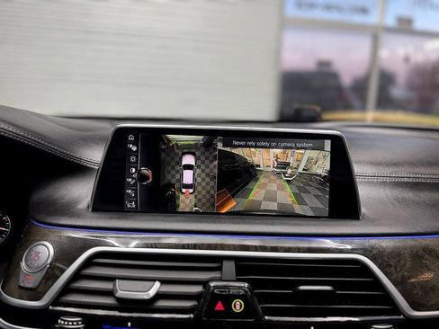 Used 2017 BMW 750i RWD image 27