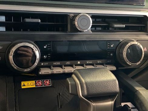Certified 2025 Toyota 4Runner Limited AWD/4WD image 37