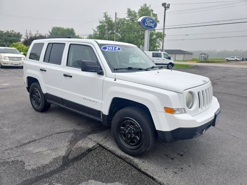 Used 2014 Jeep Patriot Sport image 4