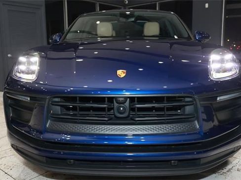 Used 2023 Porsche Macan w/ Premium Package Plus image 3