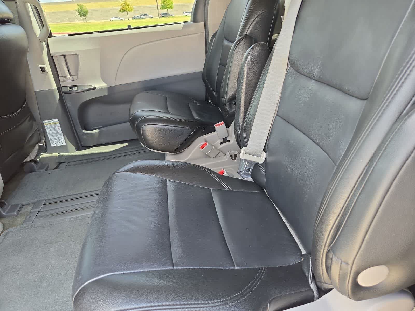 Used 2017 Toyota Sienna LE FWD image 17