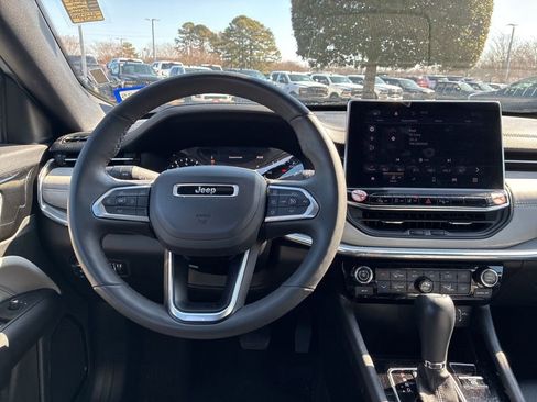 Used 2024 Jeep Compass Limited image 23