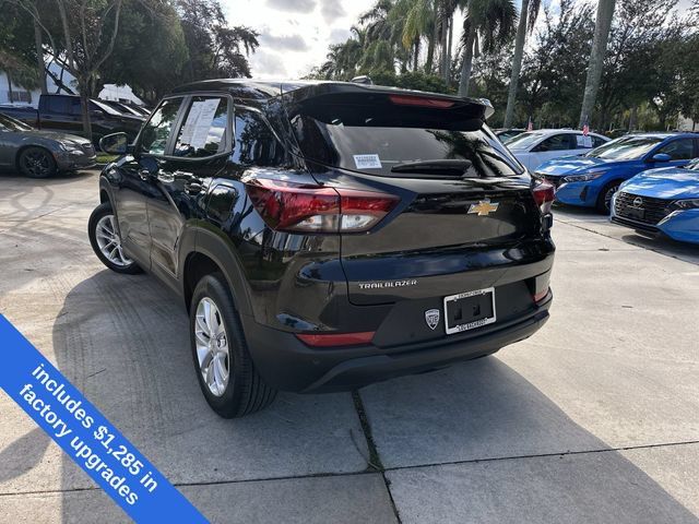 Used 2024 Chevrolet TrailBlazer LS w/ LS Convenience Package FWD image 12