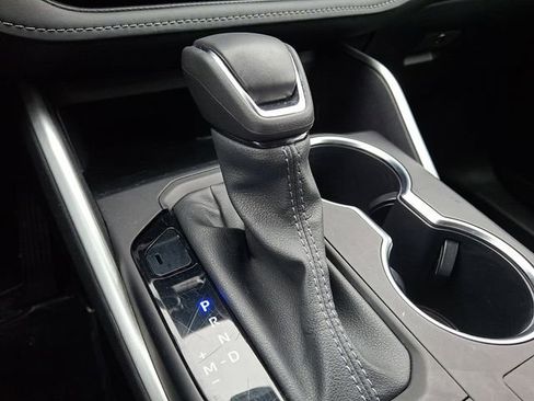 Used 2024 Toyota Highlander LE image 16