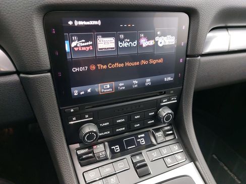 Used 2018 Porsche 718 Boxster image 18