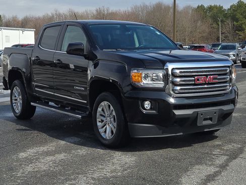 Used 2017 GMC Canyon SLE w/ SLE Convenience Package image 2