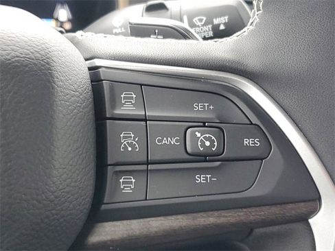 New 2025 Jeep Grand Cherokee Limited w/ Trailer Tow Package image 24