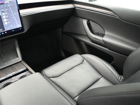Used 2023 Tesla Model X image 16