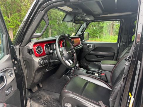 Used 2020 Jeep Wrangler Unlimited Rubicon AWD/4WD image 2