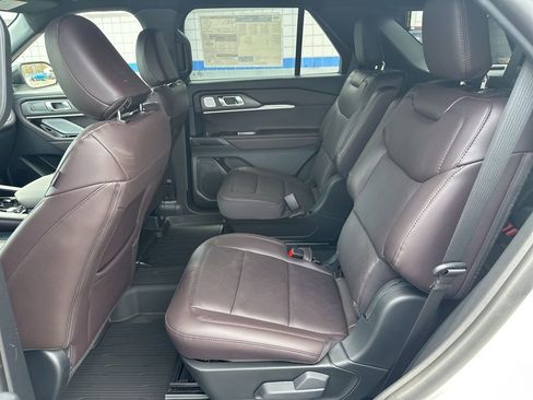 New 2026 Ford Explorer Platinum image 18