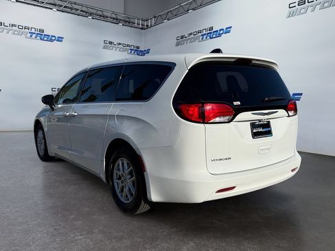 Used 2023 Chrysler Voyager LX FWD image 7
