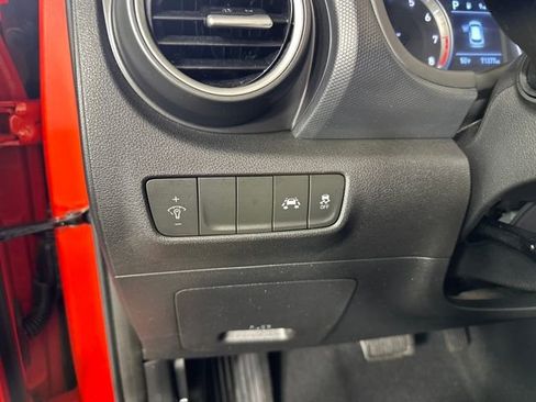 Used 2020 Hyundai Kona SE image 19