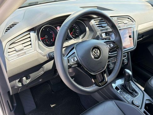Used 2021 Volkswagen Tiguan SE w/ Panoramic Sunroof Package AWD/4WD image 4