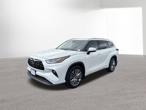 Used 2022 Toyota Highlander Platinum AWD/4WD image 4
