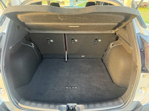 Used 2018 Nissan Kicks SV FWD image 27
