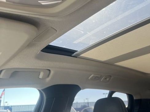 Used 2025 Volvo XC40 B5 Core image 20