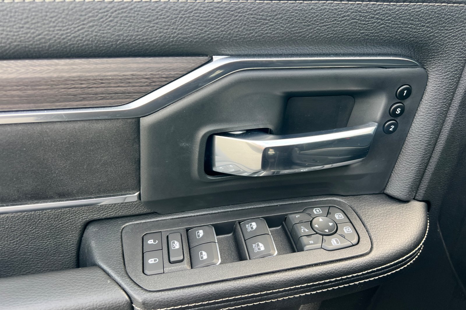 New 2026 RAM 3500 Laramie AWD/4WD image 14