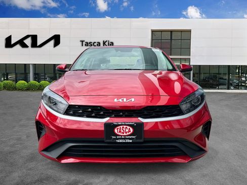 Used 2024 Kia Forte LXS w/ LXS Technology Package FWD image 2