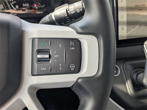 Used 2025 Land Rover Defender 90 S image 20
